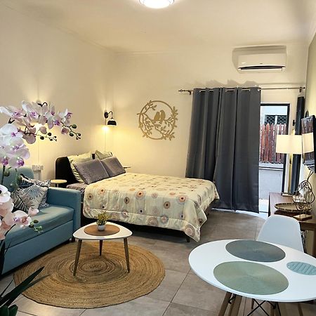 Newly Renovated Studio Apartment With Rooftop Pool, Few Steps To The Beach Flic-en-Flacq Exteriör bild