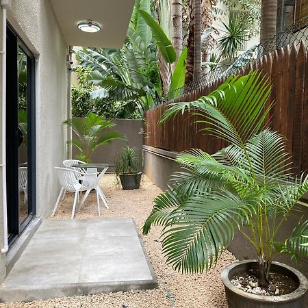 Newly Renovated Studio Apartment With Rooftop Pool, Few Steps To The Beach Flic-en-Flacq Exteriör bild