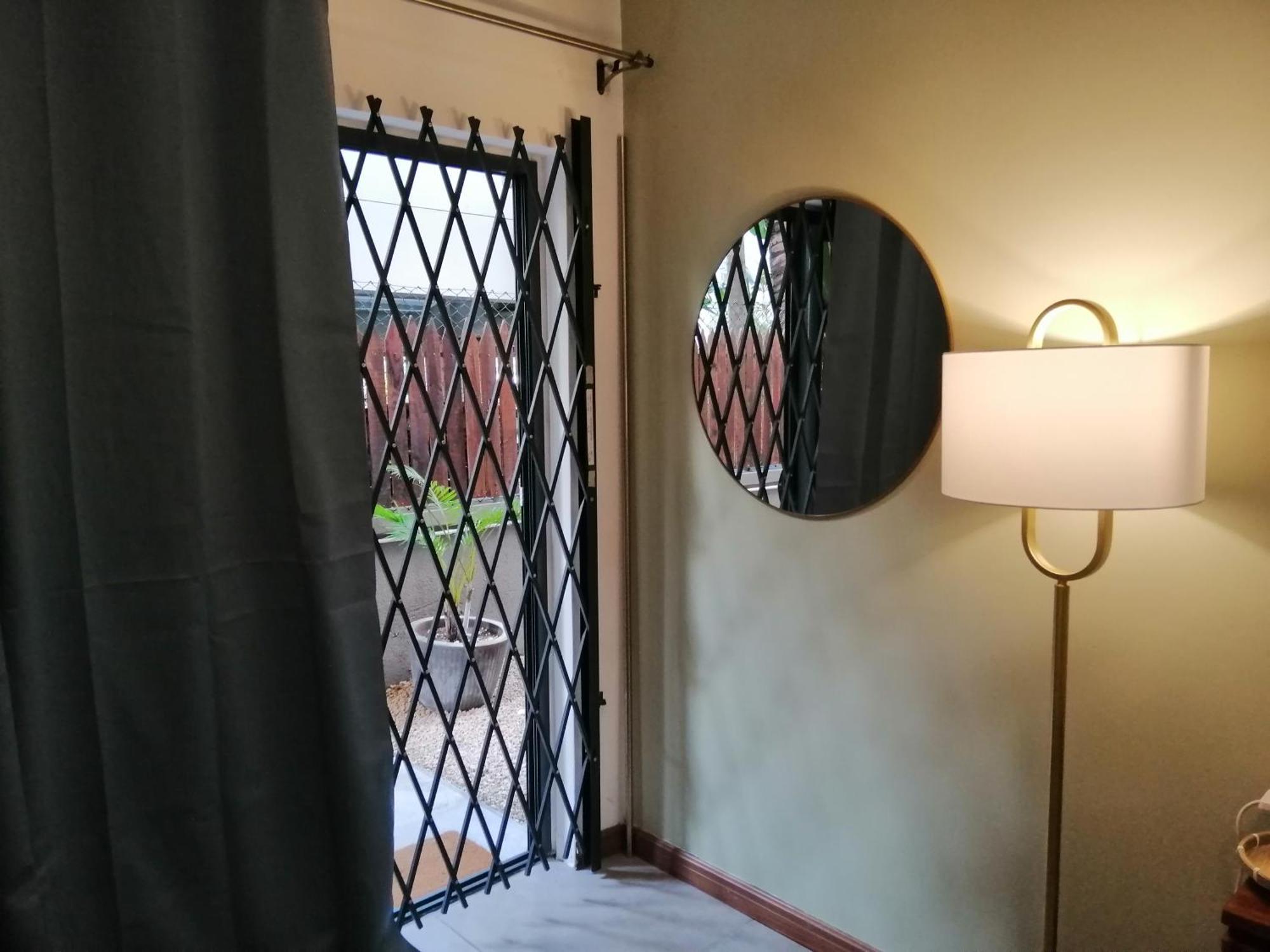 Newly Renovated Studio Apartment With Rooftop Pool, Few Steps To The Beach Flic-en-Flacq Exteriör bild
