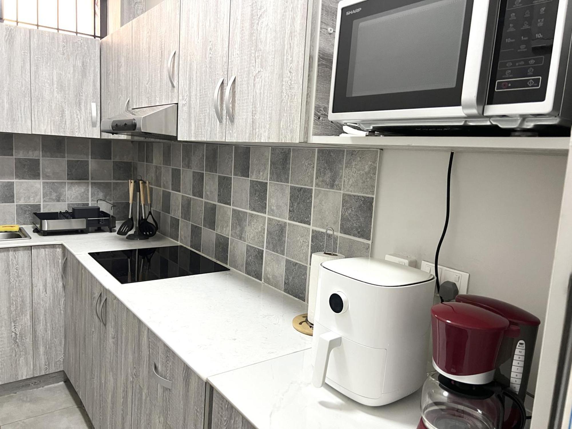 Newly Renovated Studio Apartment With Rooftop Pool, Few Steps To The Beach Flic-en-Flacq Exteriör bild