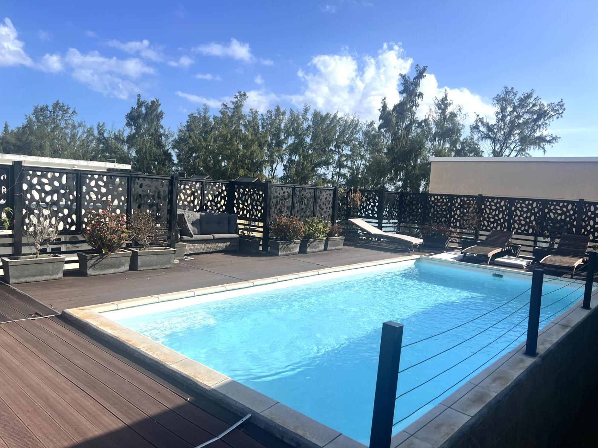 Newly Renovated Studio Apartment With Rooftop Pool, Few Steps To The Beach Flic-en-Flacq Exteriör bild